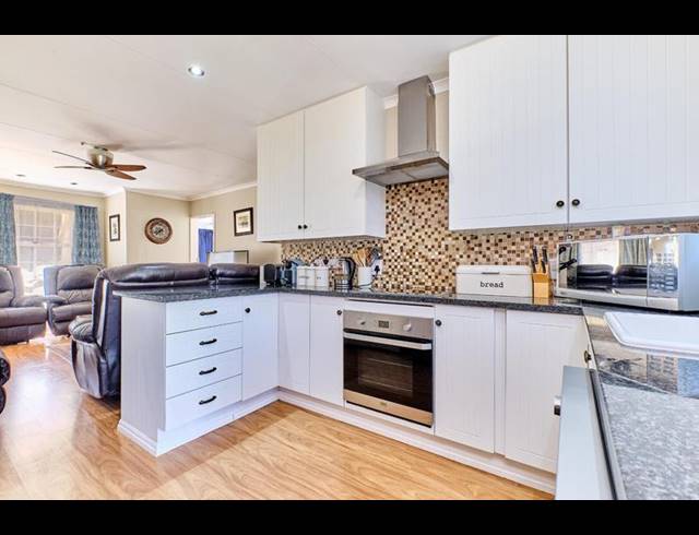 2 BEDROOM PROPERTY TO RENT IN CARENVALE